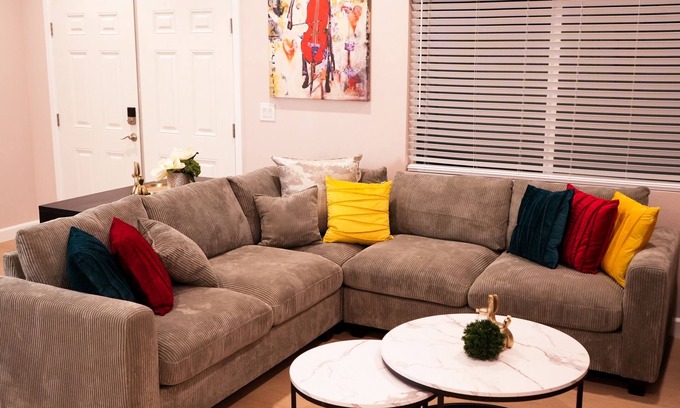 Charter Oak House | Tranquil & Cozy Stay – Your Relaxing Home Away from Home