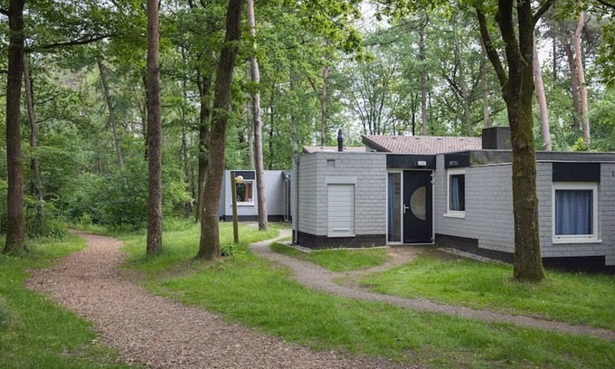 Kootwijk House | Tranquil forest bungalow for couple