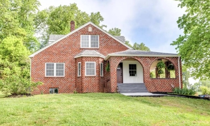 Tazewell House | Tranquil Haven MTN Retreat, 3-bedroom, 2-bath, WIFI, AC in Beautiful Tazewell