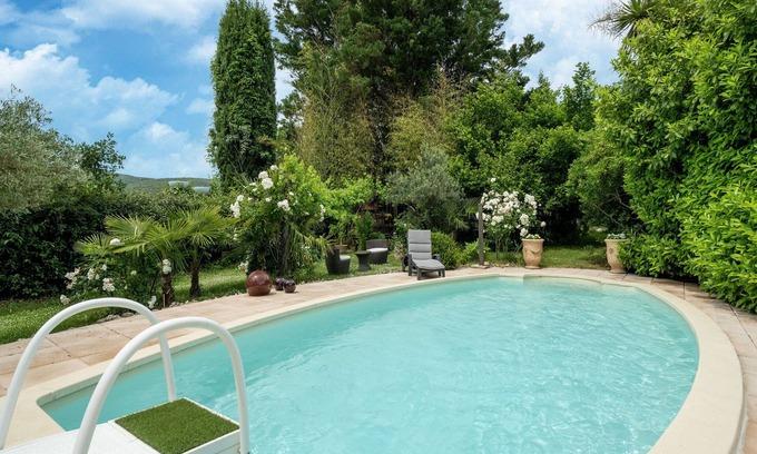 Ganges House | Tranquil Holiday Home, Laroque