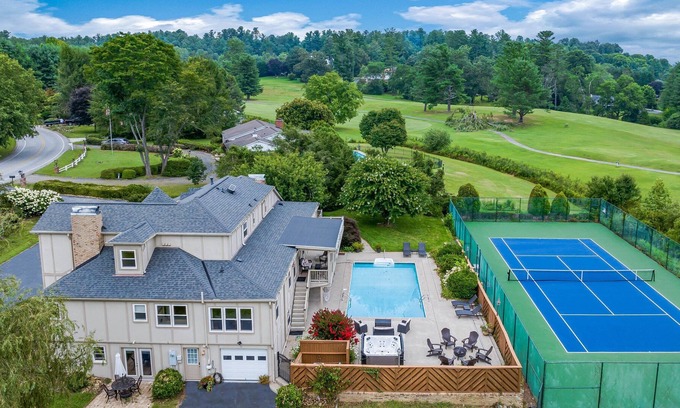 Hendersonville House | Tranquil Lake Retreat W/ Pickleball, Pool & Tennis