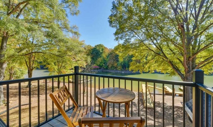 Mount Mourne Apartment | Tranquil Lakefront Carriage House with Dock