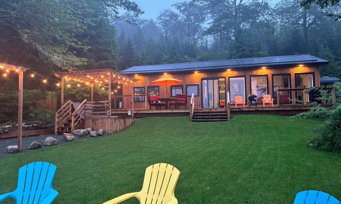 Halifax County House | Tranquil Lakeside Home w/hot tub & sauna - 20 mins from city of Halifax!