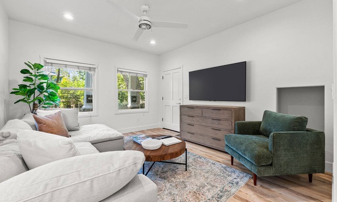 Downtown Sacramento Apartment | Tranquil Midtown Haven with Tree-Lined Charm