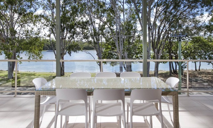 Tewantin House | Tranquil & Modern Riverside Getaway