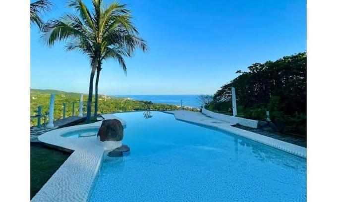 El Sunzal House | Tranquil Oceanview Guesthouse w/Luxurious Pool