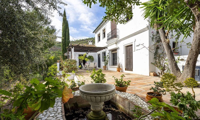 Daimalos Vados Villa | Tranquil retreat with private pool and beautiful gardens