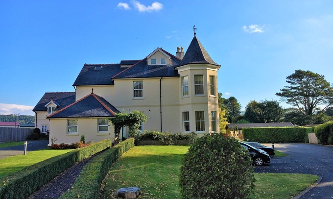 Trefriw Apartment | Tranquil Retreat with Breathtaking View in Trefriw | Elegant 2-Bedroom Apartment