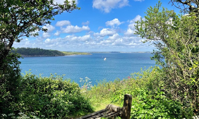 Helford Passage House | Tranquil setting near sea