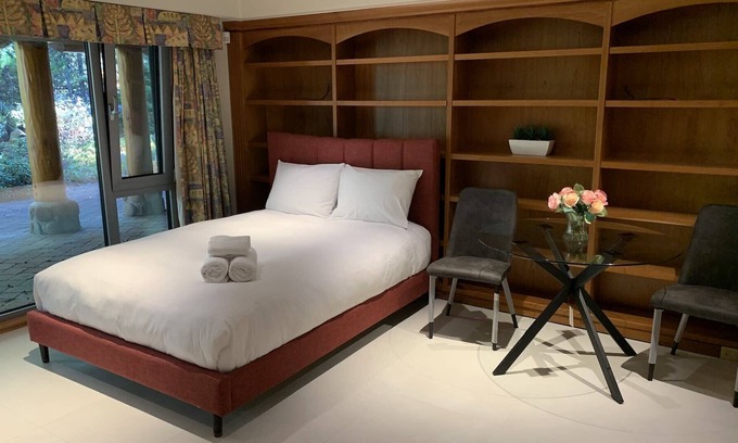 Whistler Cay Heights Apartment | Tranquil Studio Hideaway in Scenic Whistler