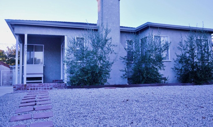 Toluca Woods House | Tranquil Toluca Lake Charmer Three Bedroom