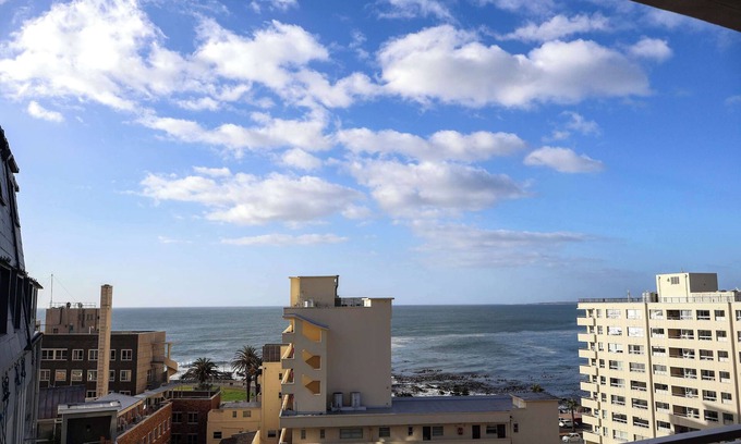 Three Anchor Bay Apartment | Tranquil Two Bedroom Apartments