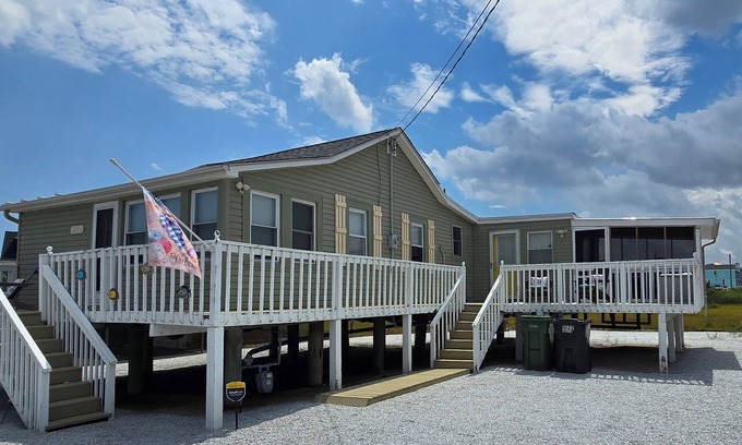 Tuckerton Beach House | Tranquil Water View 3-bedroom, 1-bathroom house in TuckertonnnSleeps : 8