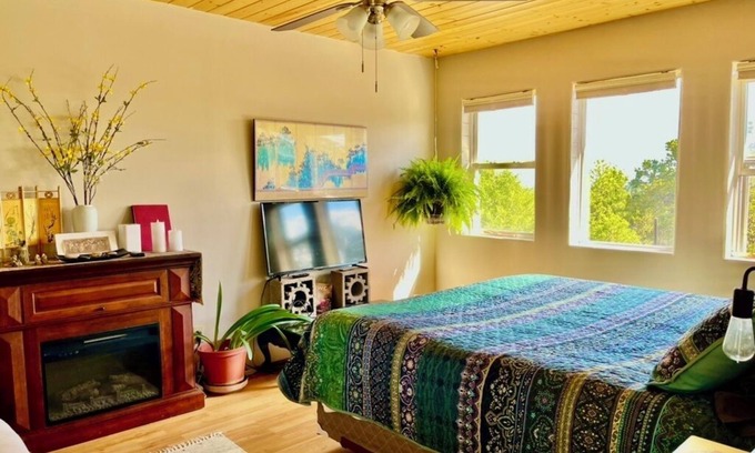 Canoncito Cottage | Tranquil Zen House On An Enchanted Hilltop
