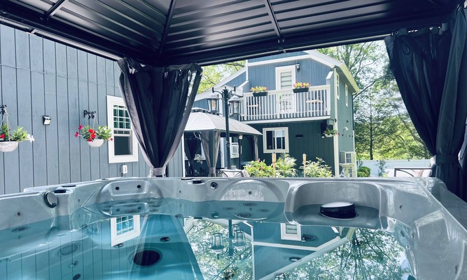 East Stroudsburg House | Tranquility in 3br House Pocono Mountains Private Pool, Sauna,Hot tub, game room
