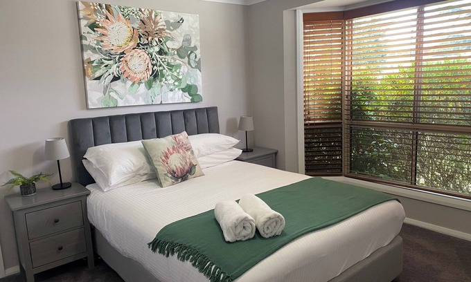 Oberon House | Tranquility Oberon - country town luxury
