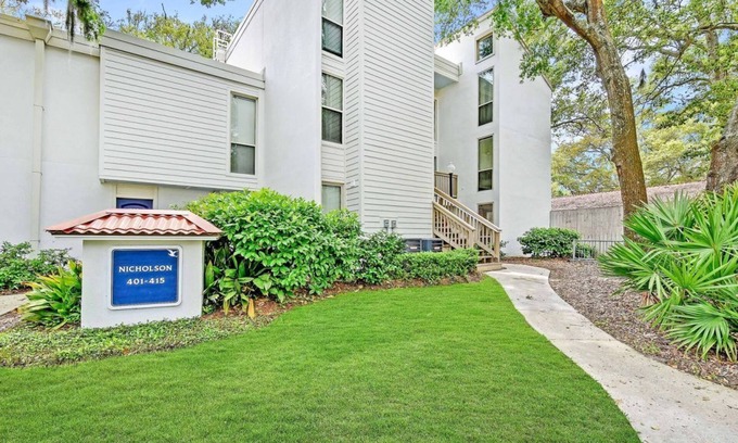 Jekyll Island Condo | Tranquility Villa -quiet corner unit just steps away from the beach