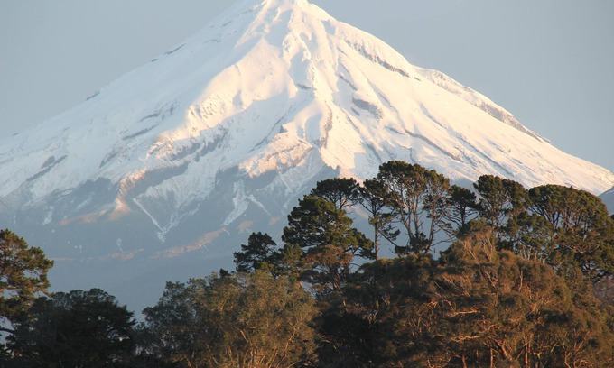 New Plymouth House | TranquilRetreat ModernComforts Near Centre, Parks+Beaches. Spa+Sauna+TennisCourt
