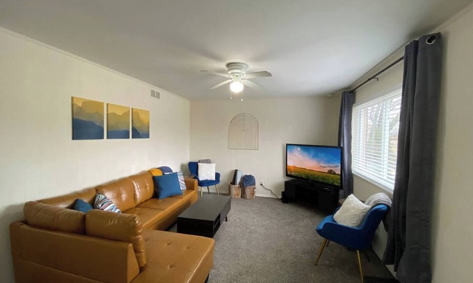 Pontiac House | ✨ Transient Traveler Housing - Private Home ✨