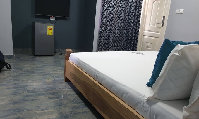 Nsawam House | Trapezium Lodge (Royal Triangle Guest House Annex)