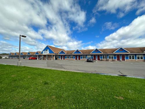 Waasis Hotel | Travellers Inn Fredericton NB