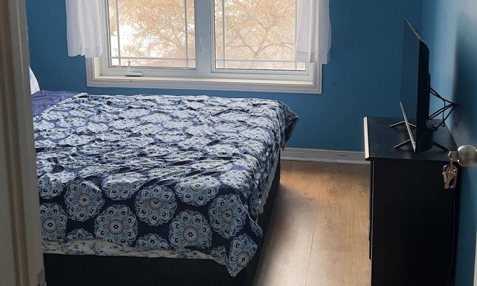 Ottawa Division Bed & Breakfast | Travellers Suite Room
