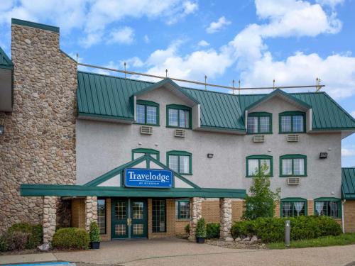 Lacombe Hotel | Travelodge by Wyndham Lacombe