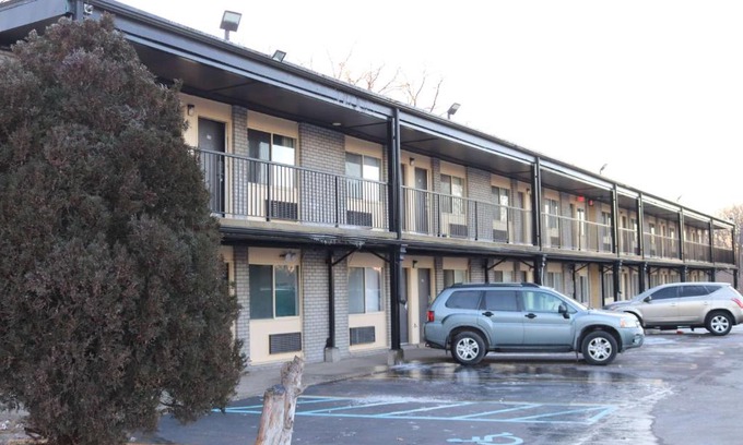 Livonia Hotel | Travelodge by Wyndham Livonia Canton Novi Detroit Area