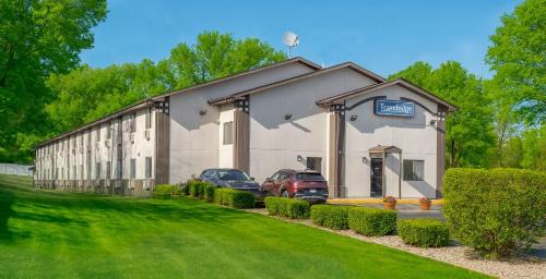 Muskegon Heights Hotel | Travelodge by Wyndham Muskegon