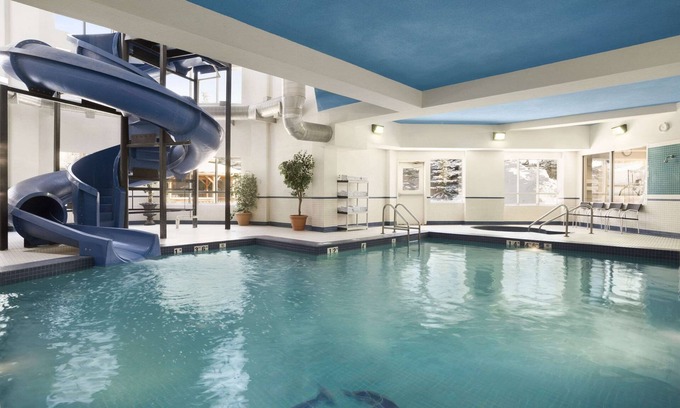 Strathmore Hotel | Travelodge by Wyndham Strathmore