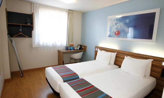 Manises Hotel | Travelodge Valencia Aeropuerto