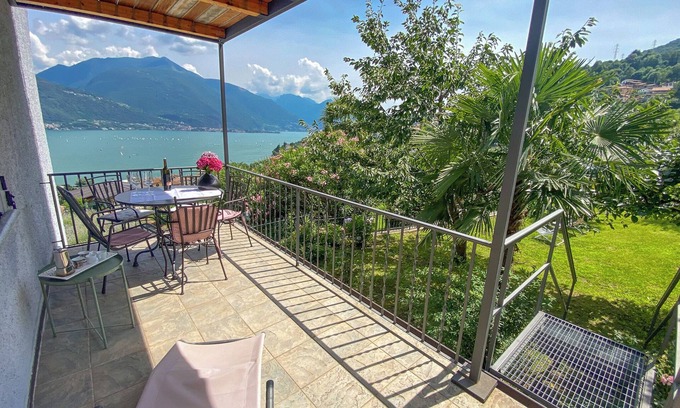 Calozzo House | Tre Terre Country Holiday Home with Lake View