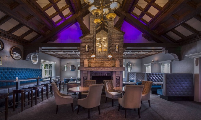 Shannon Hotel | Treacys Oakwood Hotel