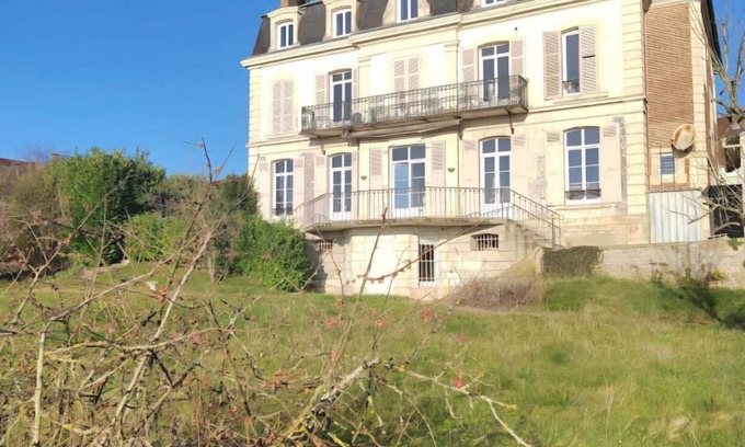 Saint-Florentin Apartment | Treat yourself to a timeless moment of heritage, art and gentle living!