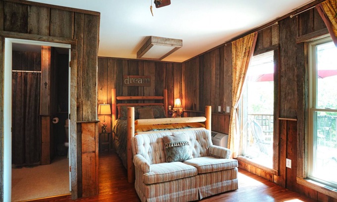 Springfield Apartment | Tree Fort Balcony Suite