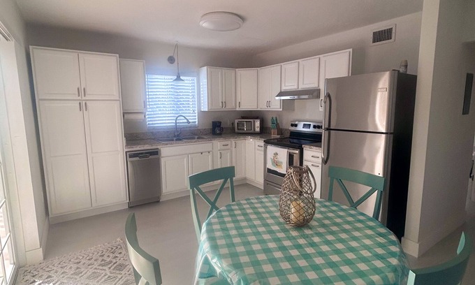 Anglers Park House | Tree House Key Largo, 5 minutes to John Pennekamp State Park in the Florida Keys