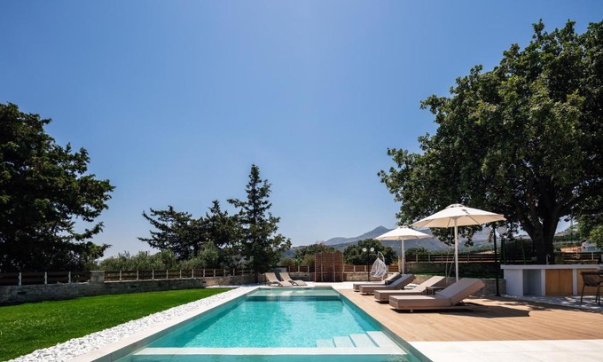 Tria Monastiria Villa | Tree Life Residence