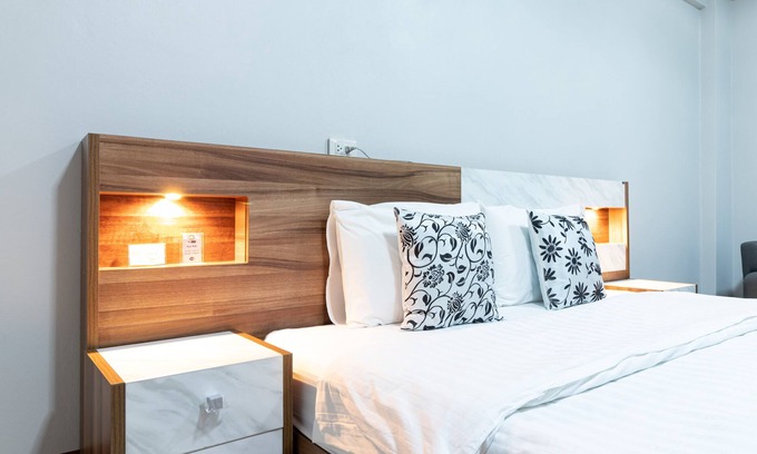 Chom Thong Hotel | Tree Place