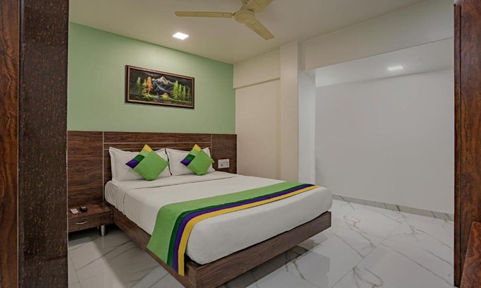 Malad West Hotel | Treebo Atithi Inn Malad