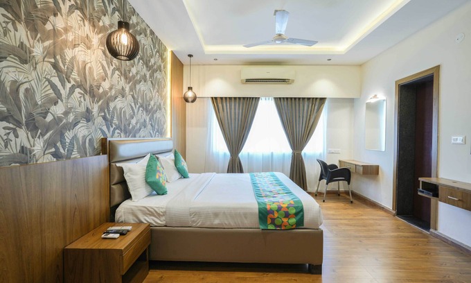 Adyar Hotel | Treebo Pappilon Palace - PVS Circle