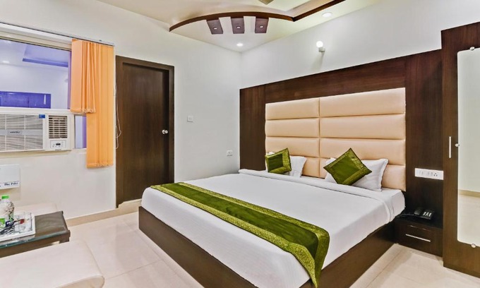 Auli Hotel | Treebo Resto- Near Lucknow Railway Station