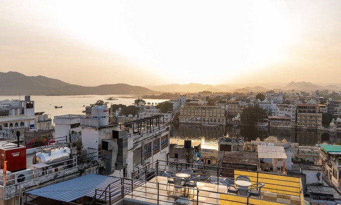 Lake Swaroop Sagar Hotel | Treebo The Fresco Lake Pichola