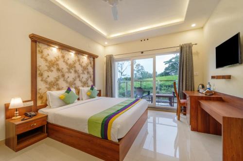 Nullatanni Hotel | Treebo Windsong Resort Munnar, Tea Plantation View