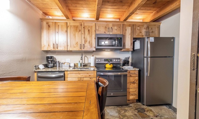 Wildernest Apartment | Treehouse #305, Building D by Summit County Mountain Retreats