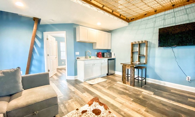 Clarks Hill House | Treehouse Getaway