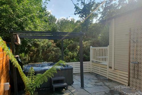 Swarland House | Treehouse - Hot Tub