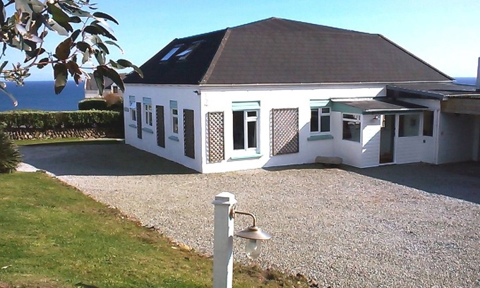 Coverack Cottage | Tregarrek Point Amazing Location Clifftop Above swimming beach Large Sleep 8