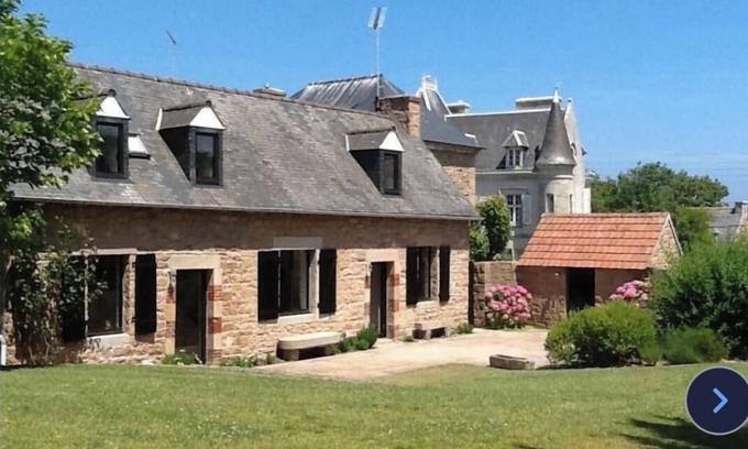 Tregastel House | tregastel house ideally located (100 m from the beach, 300 m from shops)