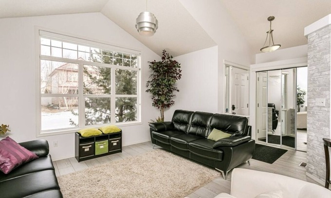 Southwest Edmonton House | Trelle - Central AC, Fenced Yard, & Garage