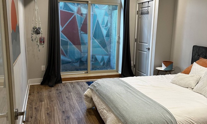 Fairmount Condo | Trendy 2 bedroom/2 bathroom in Francisville with a rooftop